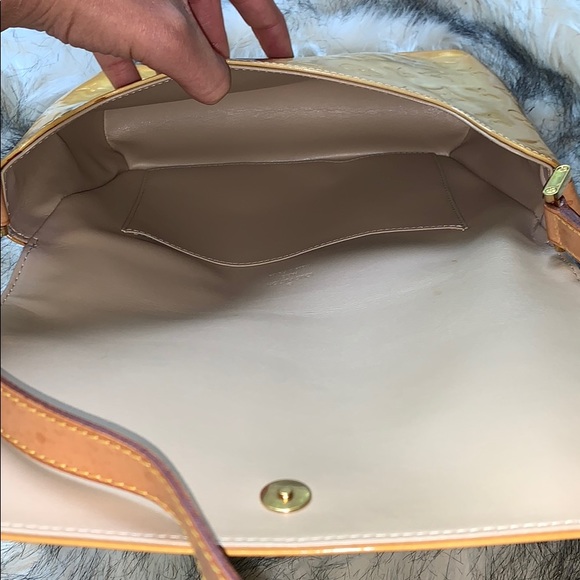 Louis Vuitton Patent Leather Vernis Purse in Gold - Picture 5 of 6